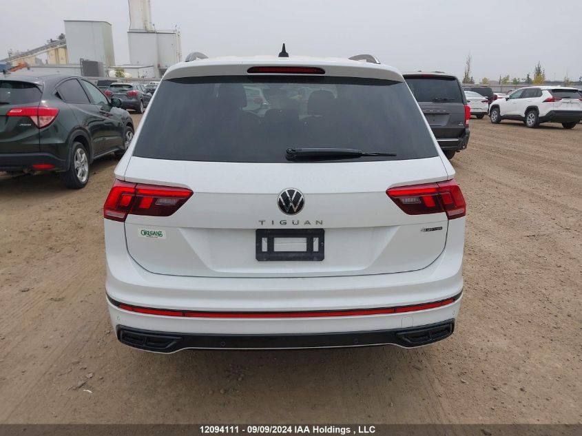 3VV8B7AX1PM032529 2023 Volkswagen Tiguan Se R-Line Black