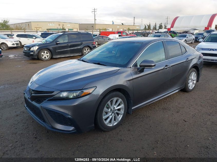 4T1G11AK2PU156718 2023 TOYOTA CAMRY - Image 2