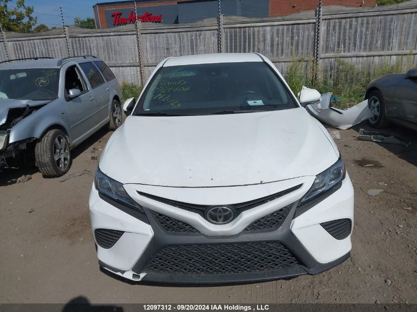 4T1B11HK9JU520608 2018 Toyota Camry Le/Se/Xle