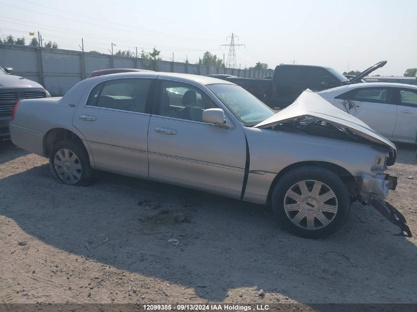 2005 Lincoln Town Car Signature Limited VIN: 1LNHM82W85Y650724 Lot: 12099385