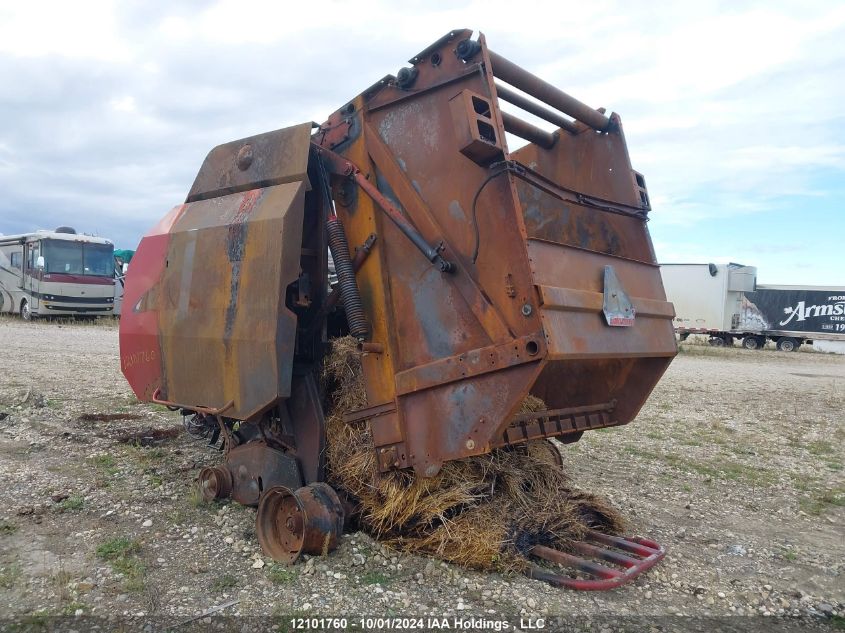 43122 2005 New Holland Baler