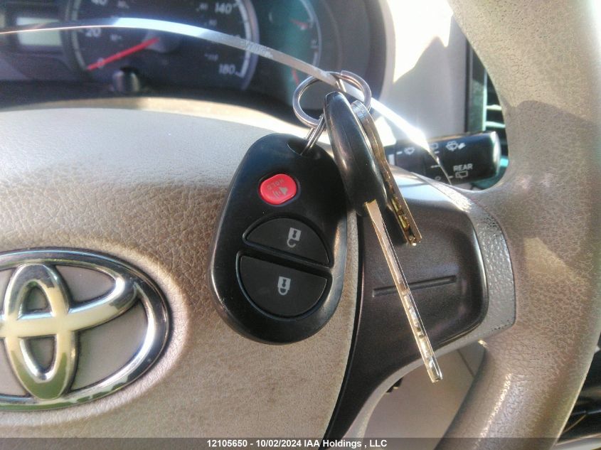 5TDZK3DC8BS138764 2011 Toyota Sienna V6 7 Passenger