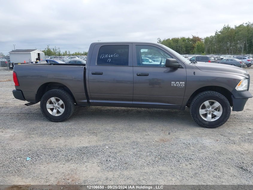 1C6RR7KG2KS704456 2019 RAM 1500 photo no. 14