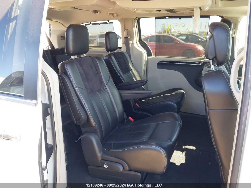 2015 Chrysler Town & Country 2015 Chrysler Town & Country Minivan VIN: 2C4RC1GG0FR589489 Lot: 14129187