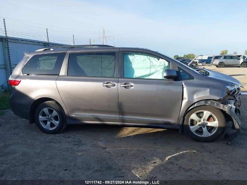 5TDKZ3DC7JS956305 2018 Toyota Sienna Le V6