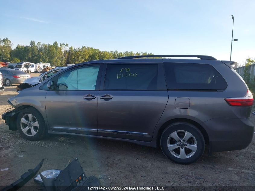 5TDKZ3DC7JS956305 2018 Toyota Sienna Le V6