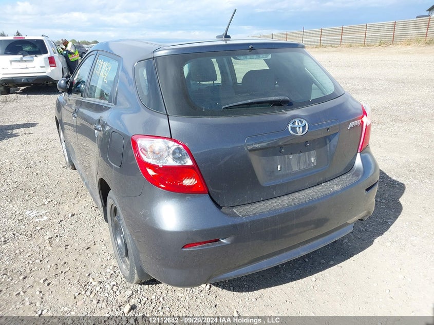 Vin: 2t1ku4ee5cc877005, lot: 2464981, toyota corolla matrix 20123