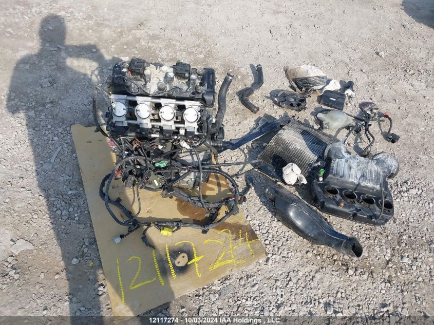 2001 Suzuki Gsx-R1000 VIN: JS1GT74A812108111 Lot: 12117274