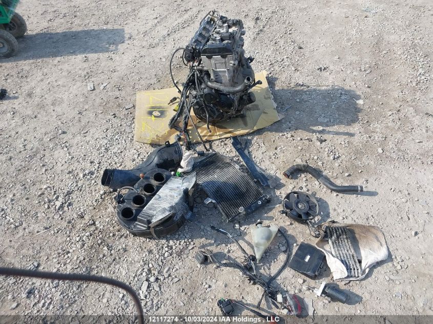 2001 Suzuki Gsx-R1000 VIN: JS1GT74A812108111 Lot: 12117274