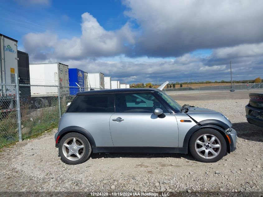 2006 Mini Cooper Hardtop VIN: WMWRC33536TK18056 Lot: 12124328