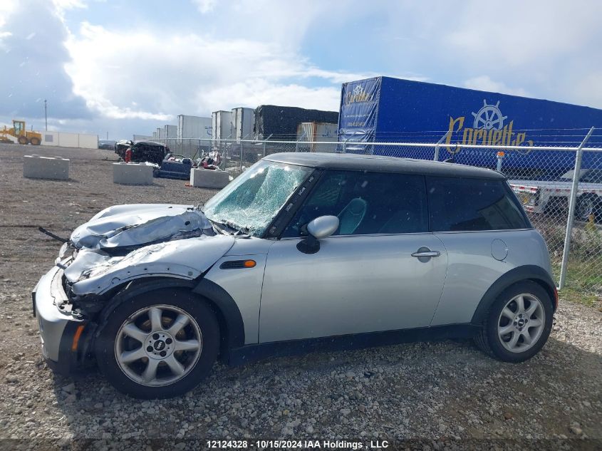 2006 Mini Cooper Hardtop VIN: WMWRC33536TK18056 Lot: 12124328