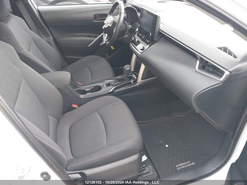 Image 5 of 2022 Toyota Corolla Cross  salvage vehicle - Lot #12126102 at IAAI