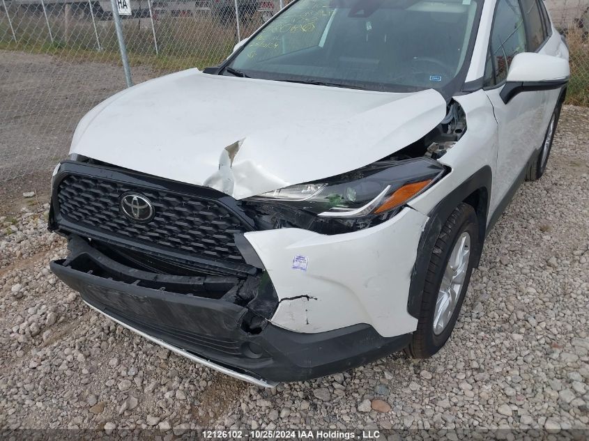 Image 6 of 2022 Toyota Corolla Cross  salvage vehicle - Lot #12126102 at IAAI