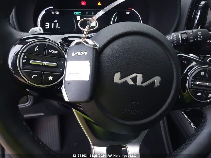 2023 Kia Soul Ev VIN: KNDJ33A17P7030828 Lot: 12173363