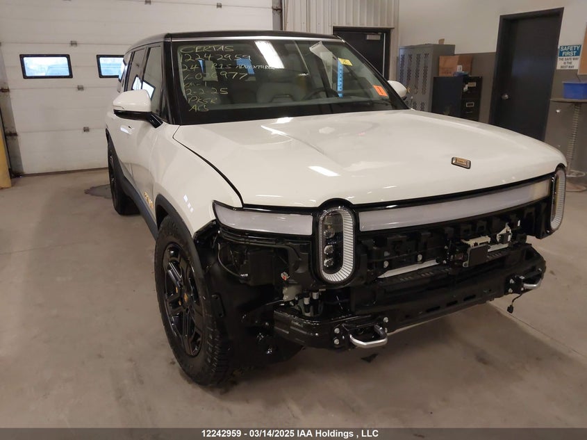 7PDSGABA6RN036977 2024 Rivian R1S Adventure Quad Motor Large Pack auction photo 1
