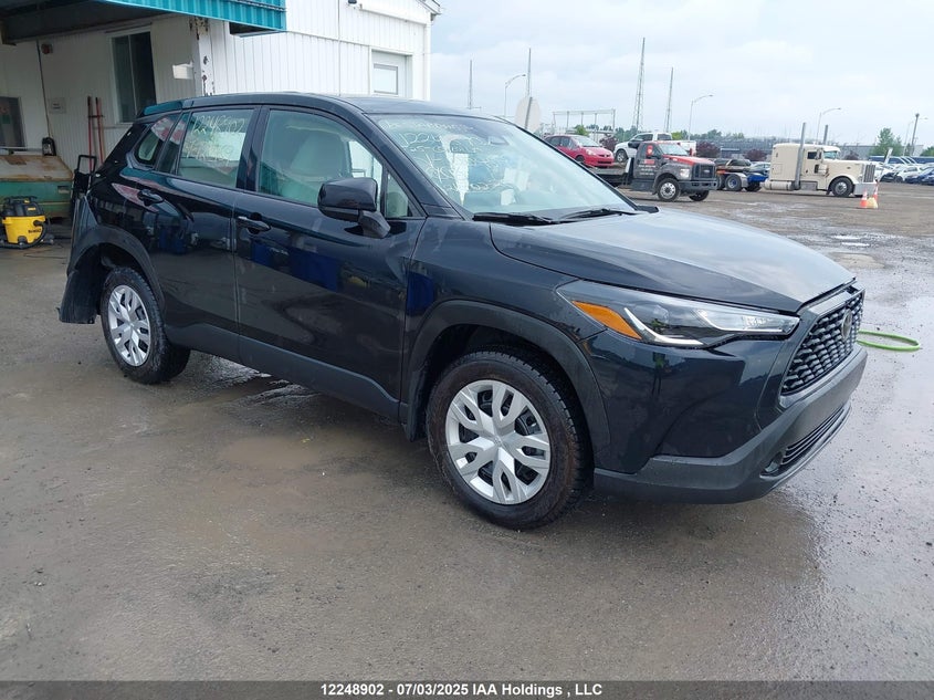 7MUAAABG1SV120459 2025 Toyota Corolla Cross L auction photo 1