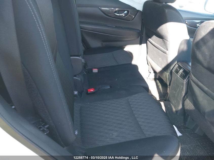 5N1AT2MV9JC736766 2018 NISSAN ROGUE photo no. 8