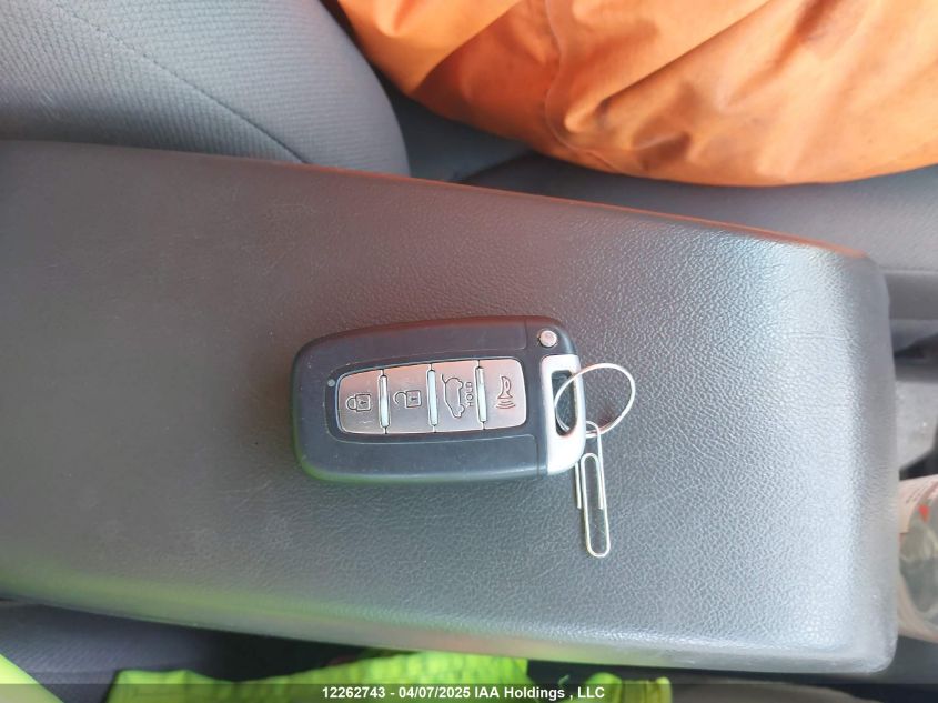 2015 Volvo Vnr 2015 (Unverified) Volvo Vnr 4X2 S/A Day Cab Truck Tractor VIN: 4V4M39EG0FN931648 Lot: 12262743