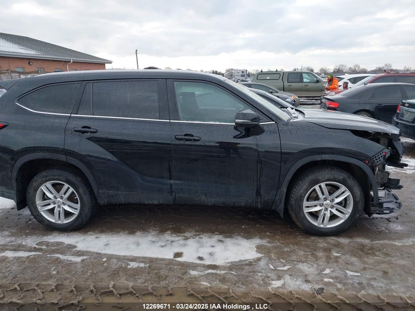 2022 Toyota Highlander Xle VIN: 5TDGZRBHXNS180359 Lot: 12269671