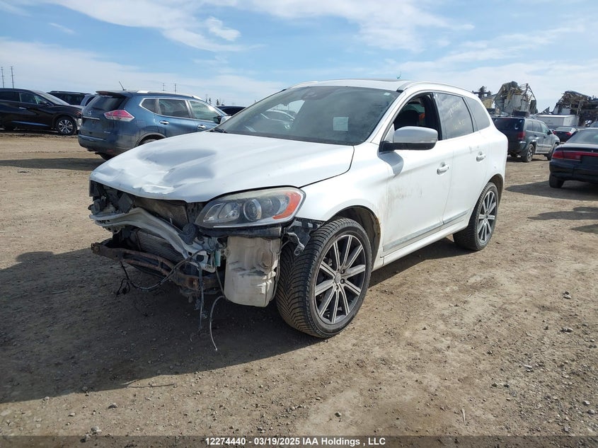 YV4902RD9F2569321 2015 VOLVO XC60 photo no. 2