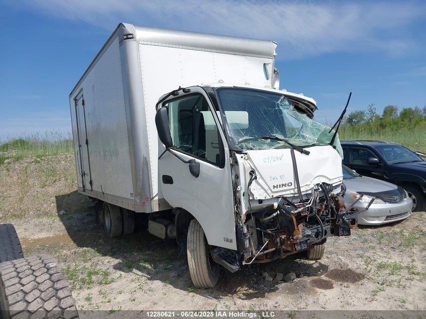 2AYRDM2H6K1001112 2019 Hino 195 auction photo 1