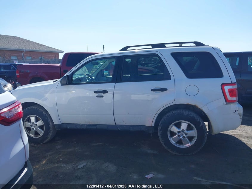 1FMCU9D79AKD40844 2010 FORD ESCAPE photo no. 14