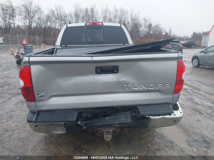 5TFUY5F13JX766353 2018 TOYOTA TUNDRA photo no. 17