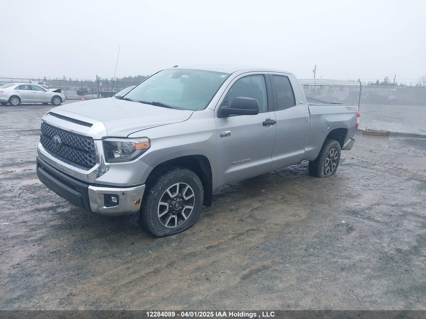 5TFUY5F13JX766353 2018 TOYOTA TUNDRA photo no. 2