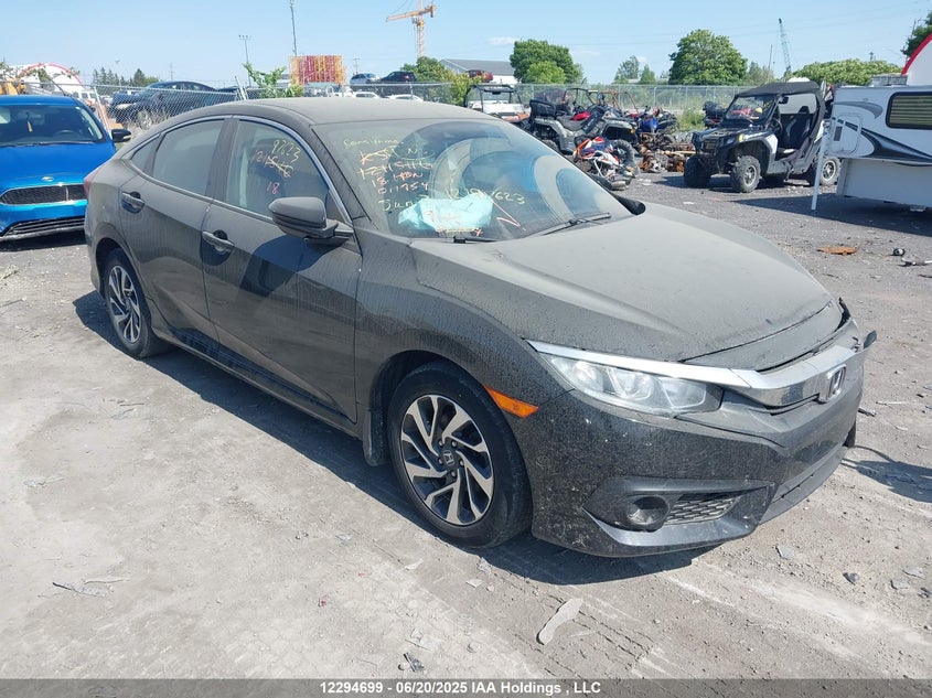 2HGFC2F66JH011754 2018 Honda Civic auction photo 1