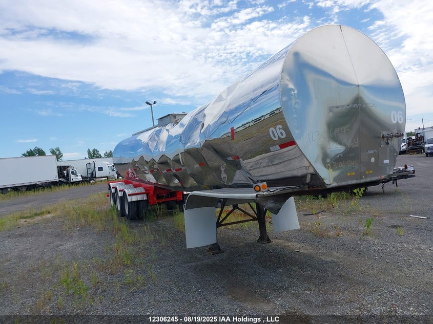 2K931L2F9R1013108 1994 Krohnert Citerne Citerne 7500Gal auction photo 1