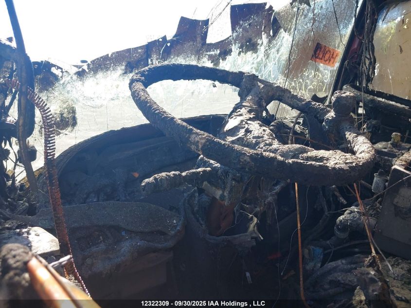 2009 GMC T-Series F8B042 VIN: 1GDP8F1B29F401940 Lot: 12322309