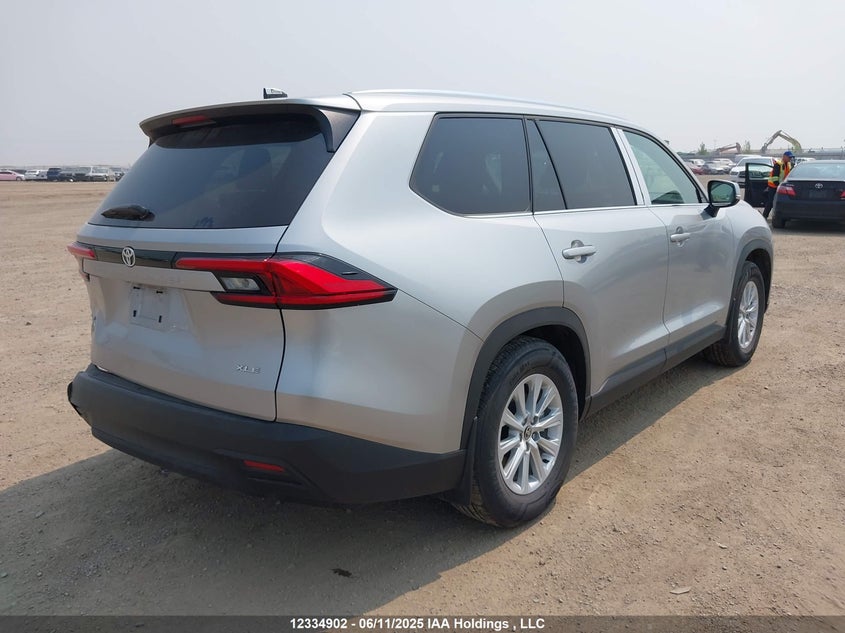 5TDAAAB52RS064910 2024 TOYOTA HIGHLANDER photo no. 4