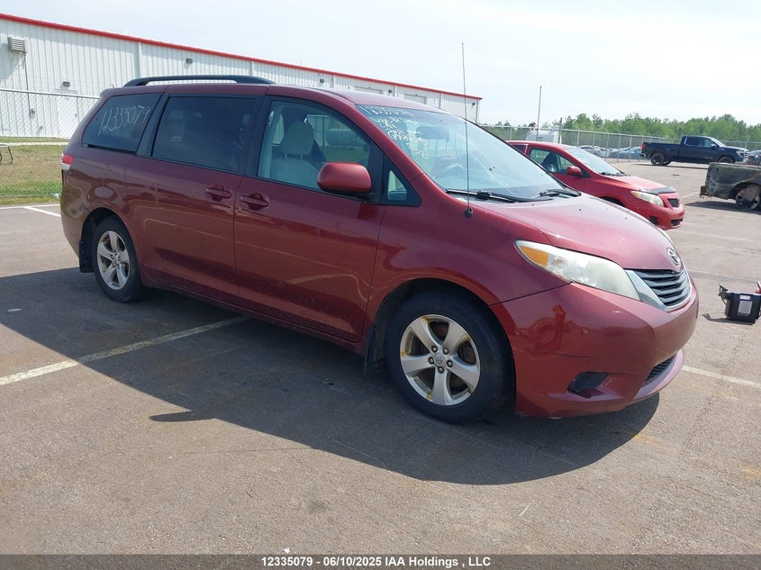 5TDKK3DCXES443401 2014 Toyota Sienna Le 8 Passenger auction photo 1