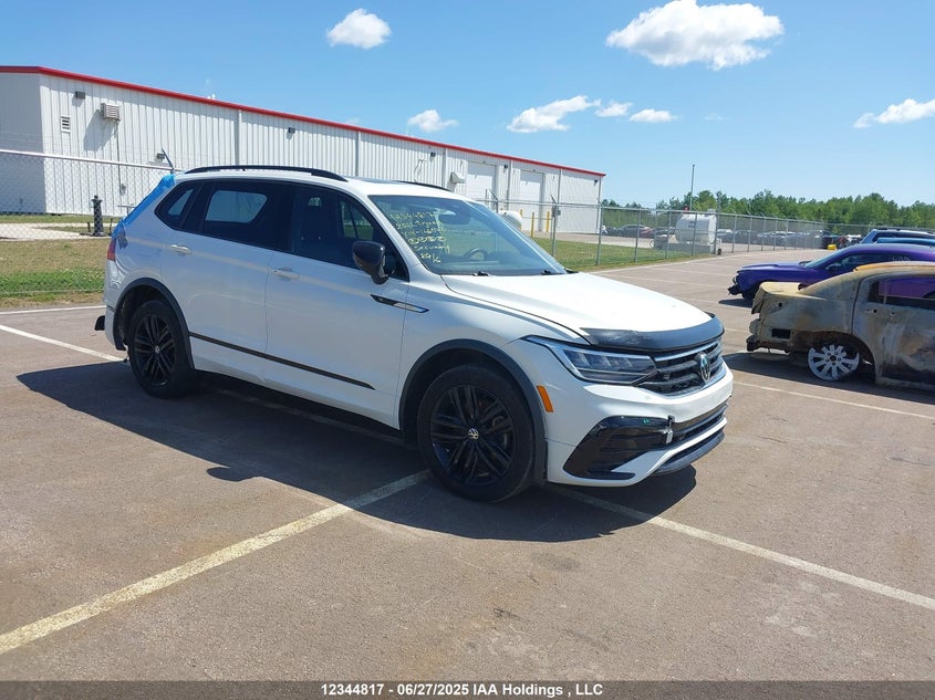 3VV8B7AX6NM146071 2022 Volkswagen Tiguan Comfortline R-Line Black Edition auction photo 1