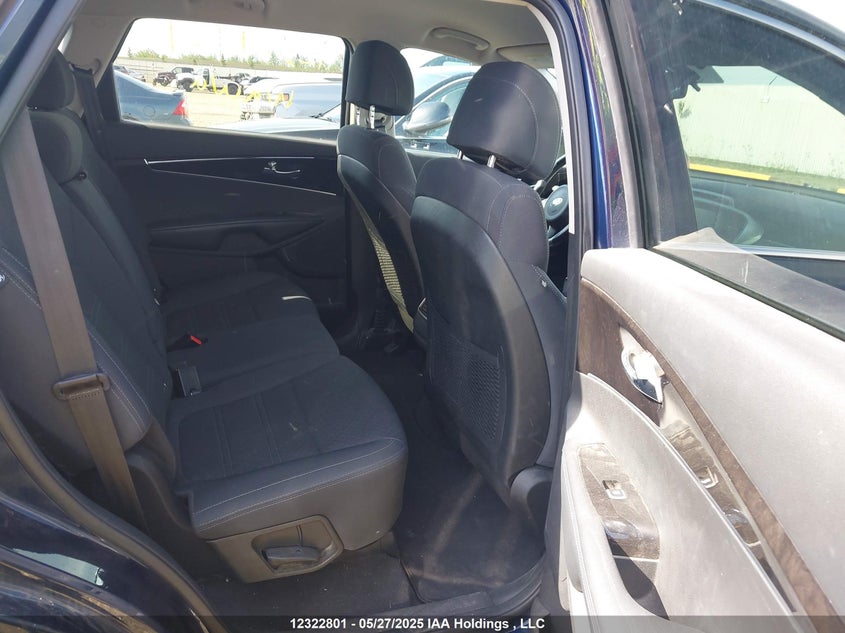 2017 Kia Sorento 3.3L Lx V6 7-Seater VIN: 5XYPGDA5XHG331590 Lot: 12322801X