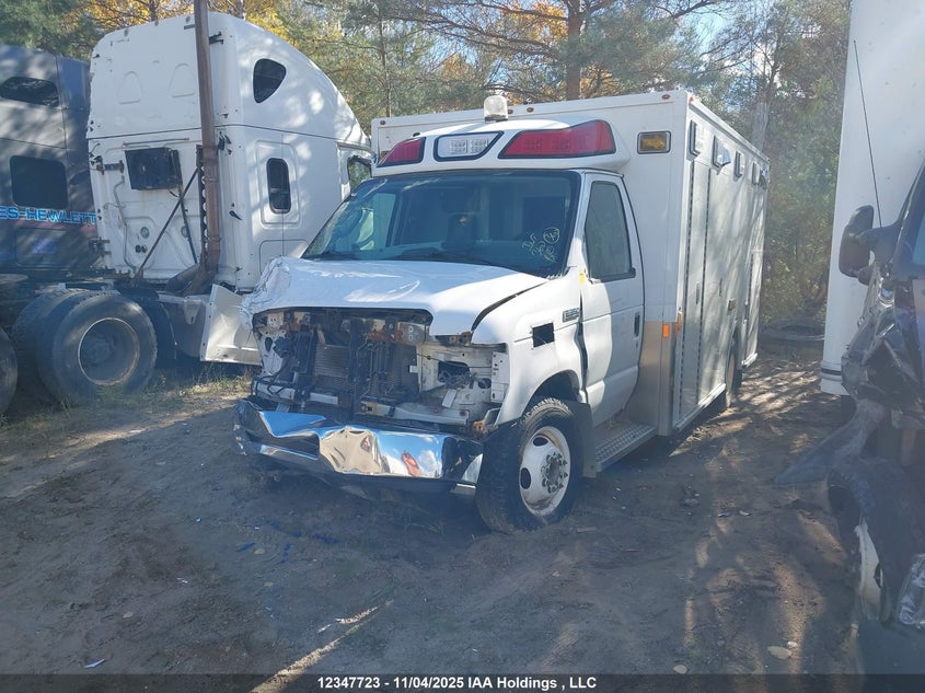 1FDWE3FS8HDC38717 2017 FORD ECONOLINE photo no. 2