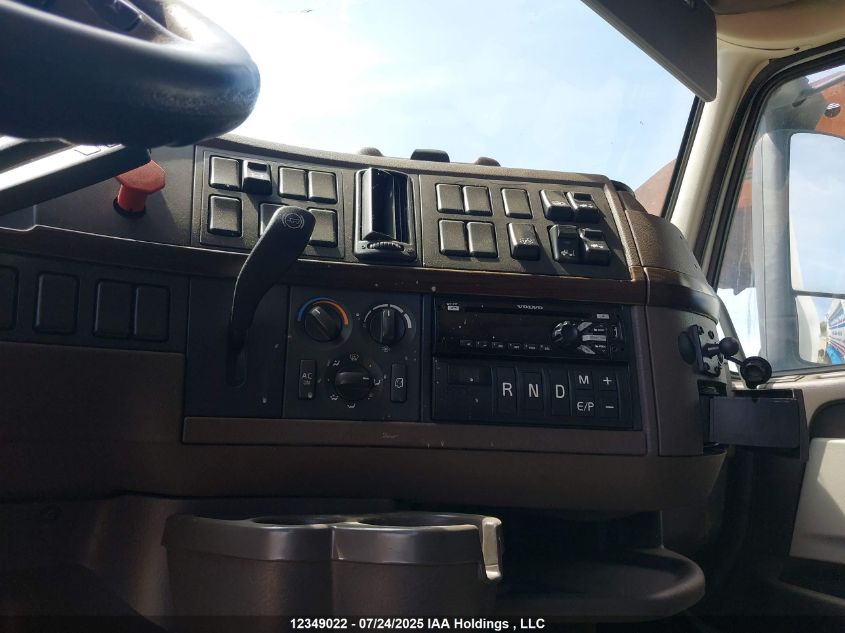 2018 Volvo Vn L VIN: 4V4NC9EH5JN993942 Lot: 12349022