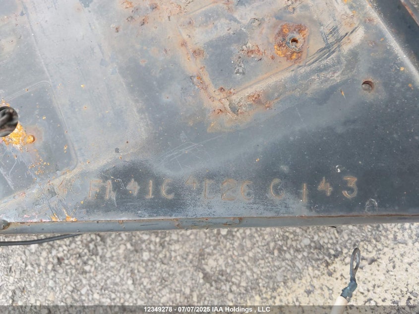 4X4CFM4164V260142 2004   photo no. 9