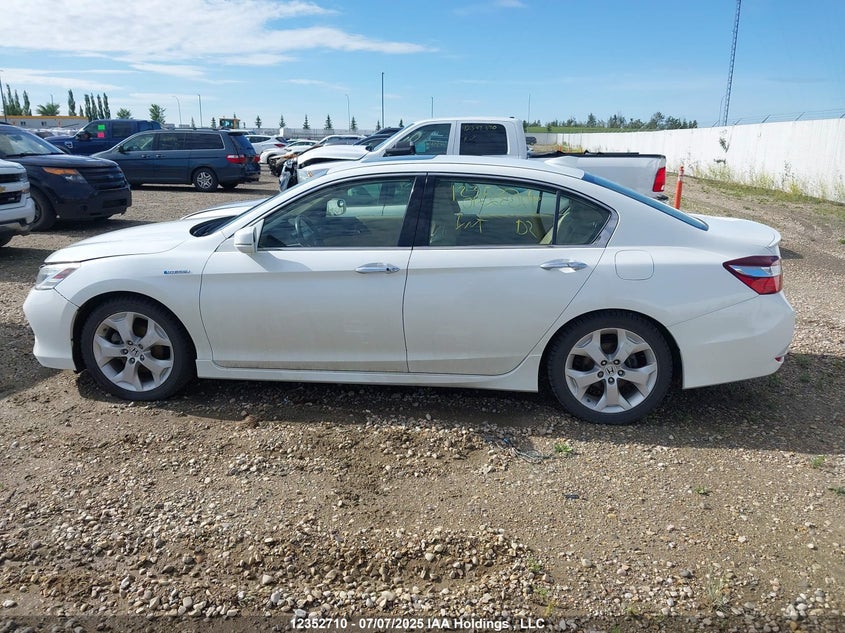 2017 Honda Accord Touring Hybrid VIN: JHMCR6F7XHC800498 Lot: 12352710