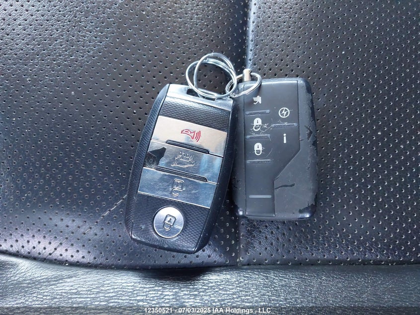 2014 Kia Soul Sx/Sx Luxury/Two-Tone Fathom Blue/White Special Edition/Two-Tone Inferno Red VIN: KNDJX3A54E7086763 Lot: 12350521X