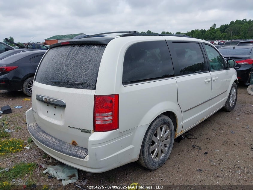 2A4RR5DX1AR124250 2010 CHRYSLER TOWN & COUNTRY photo no. 4