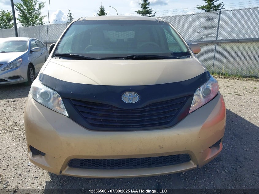 5TDZK3DCXBS136322 2011 TOYOTA SIENNA photo no. 12