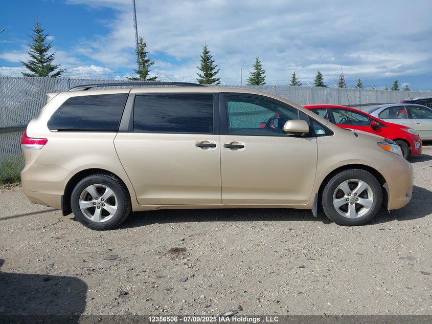 5TDZK3DCXBS136322 2011 TOYOTA SIENNA photo no. 13
