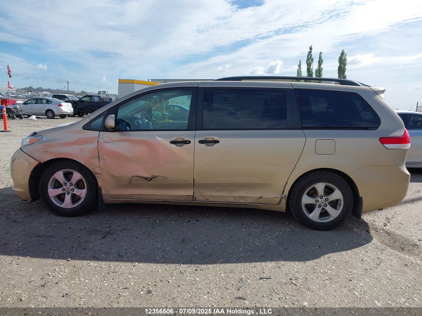 5TDZK3DCXBS136322 2011 TOYOTA SIENNA photo no. 14