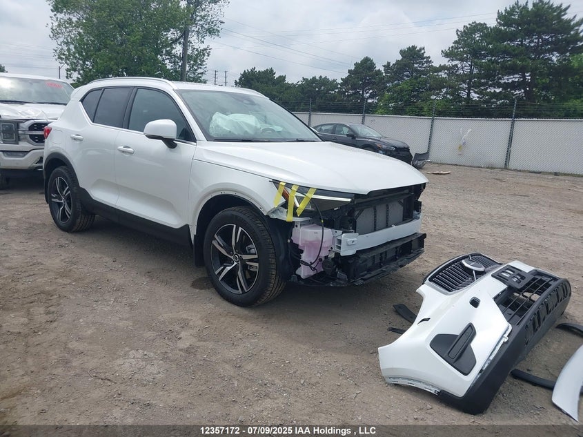 YV4L12UJ1S2573969 2025 Volvo Xc40 B5 Core Bright Theme auction photo 1