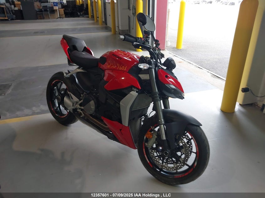 ZDMFAKYW1NB001329 2022 Ducati Streetfighter V2 auction photo 1