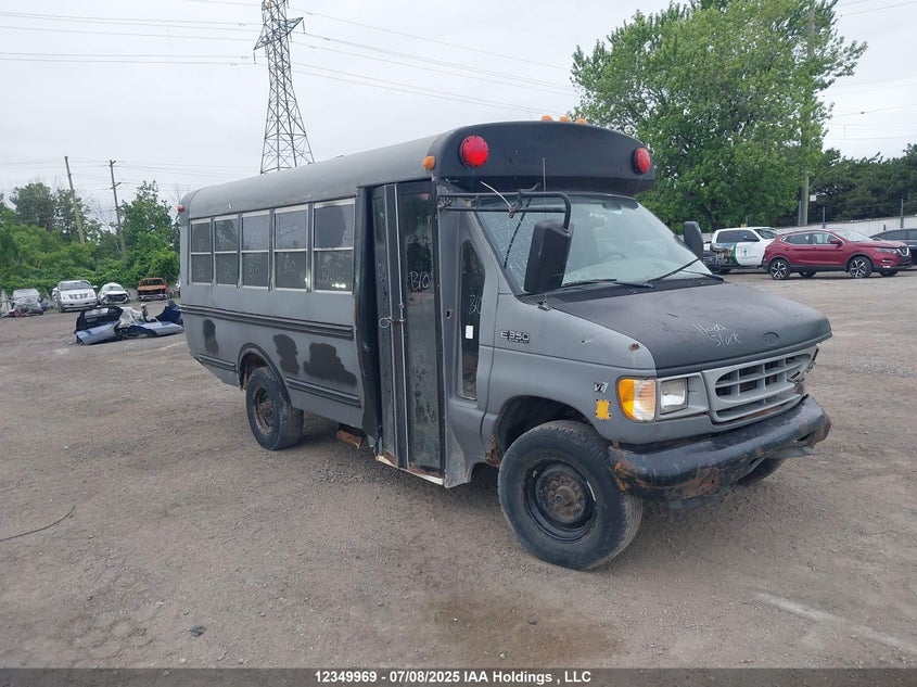 1FDSE35FX1HA15922 2001 Ford E-350 Cutaway Standard auction photo 1