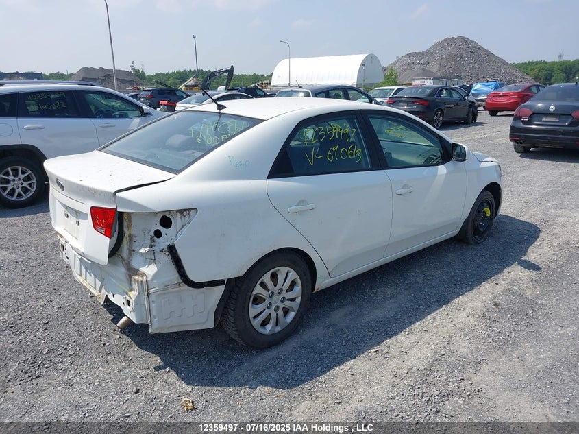 2013 Kia Forte VIN: KNAFT4A28D5690613 Lot: 12359497