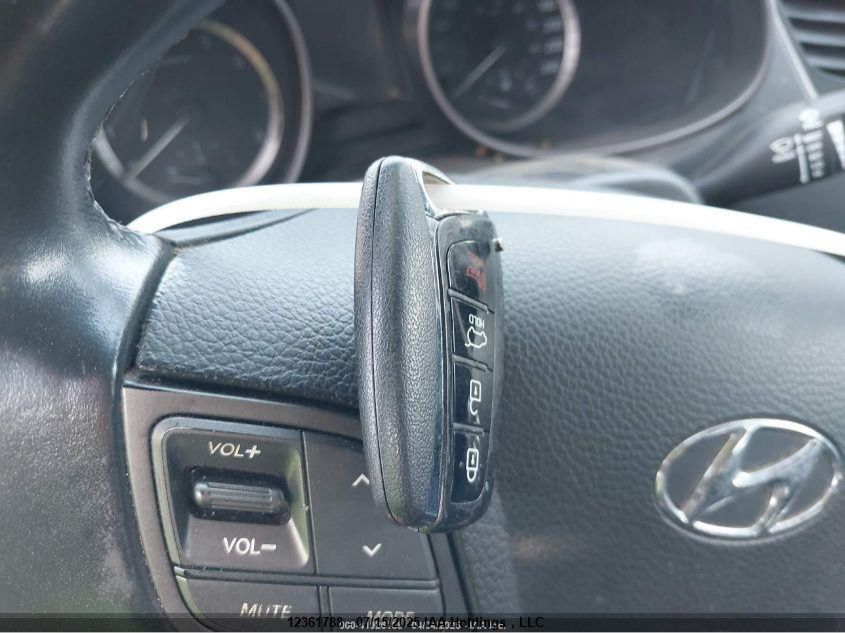 2017 Hyundai Santa Fe Sport 2.4 Luxury VIN: 5XYZUDLB8HG442370 Lot: 12361788