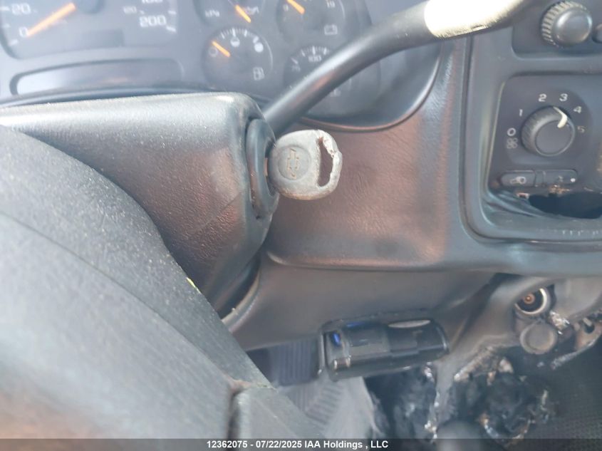 2005 Chevrolet Silverado K2500 Heavy Duty VIN: 1GCHK24295E194798 Lot: 12362075